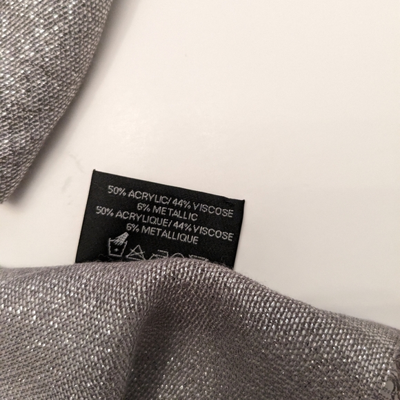 Lord and Taylor scarf/shawl - Picture 3 of 6